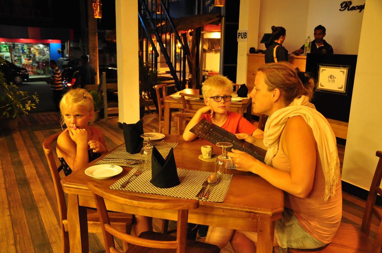 Oak Ray La Ella Breeze Hotel Bagian luar foto